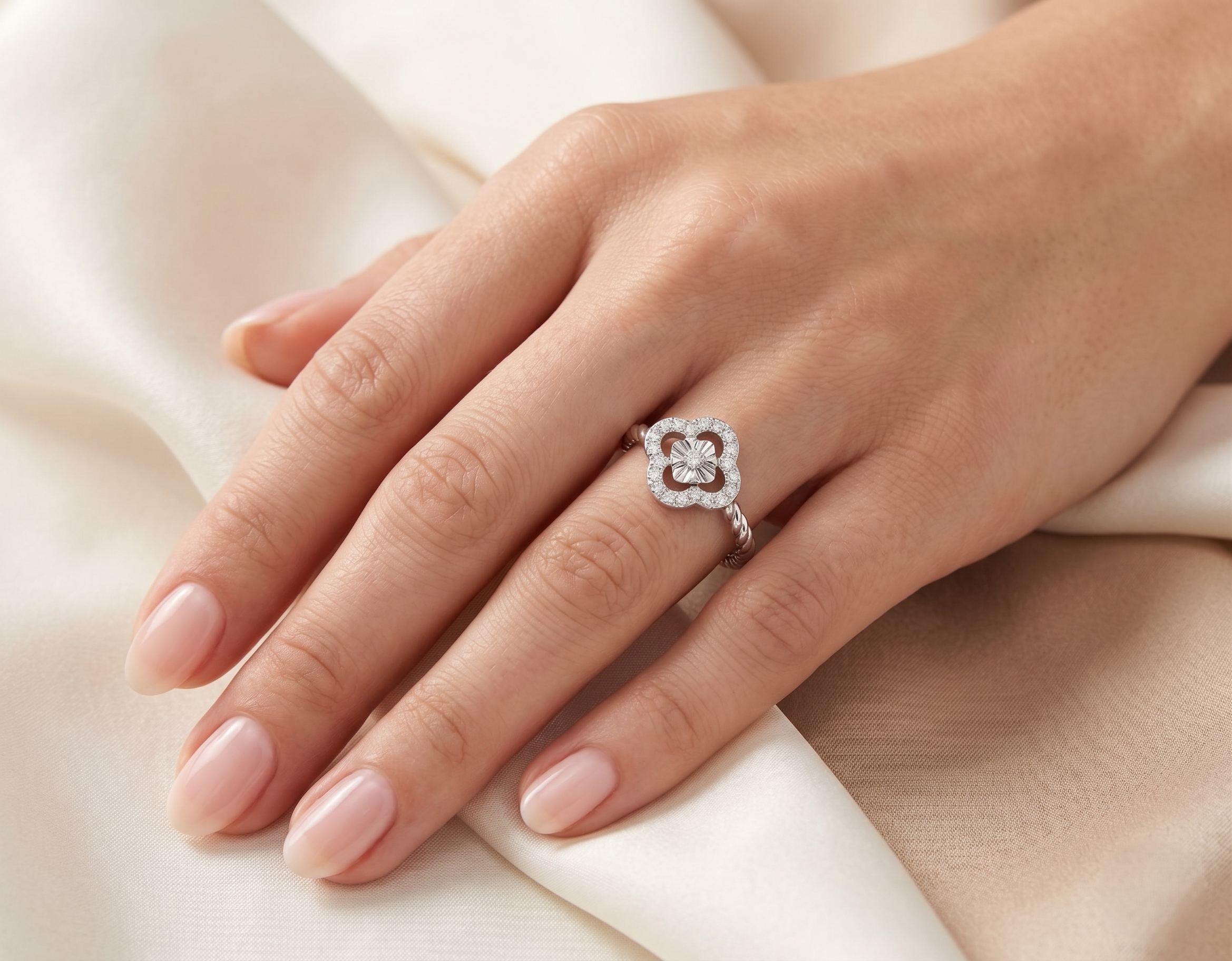 Hold Me Close Illusia - Lab Diamond Ring