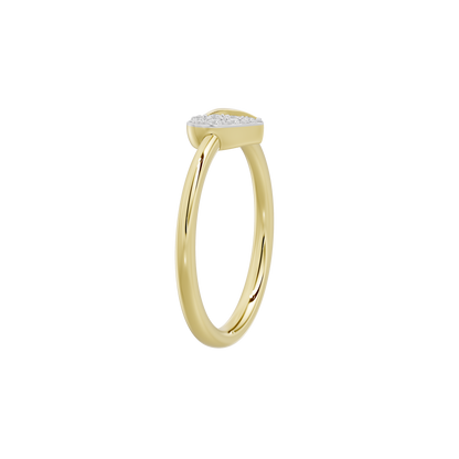 Yellow gold vermeil ring profile with small heart-shaped lab diamond